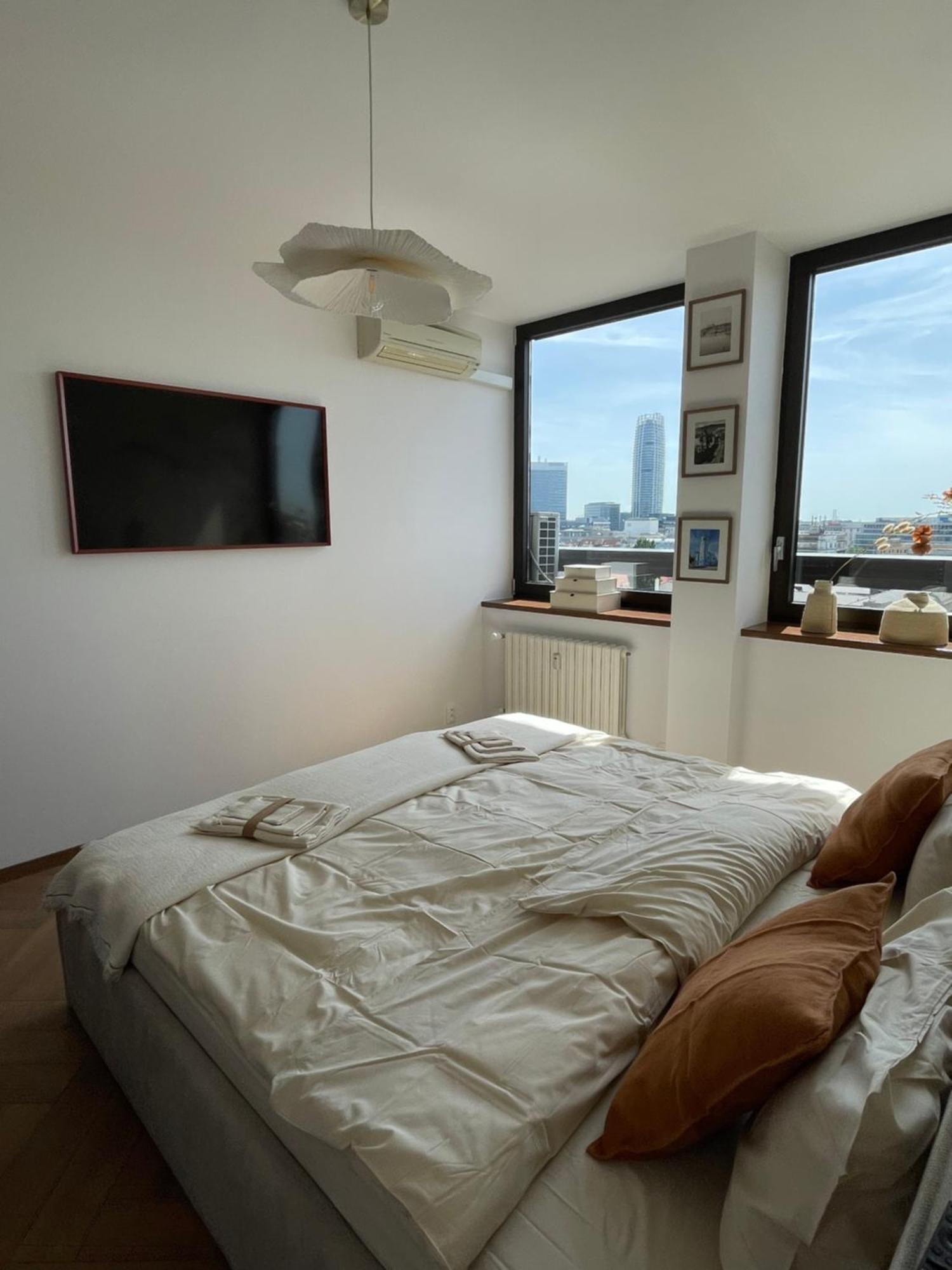 Panorama View Design Apt In Old Town - Free Parking 布拉迪斯拉发 外观 照片